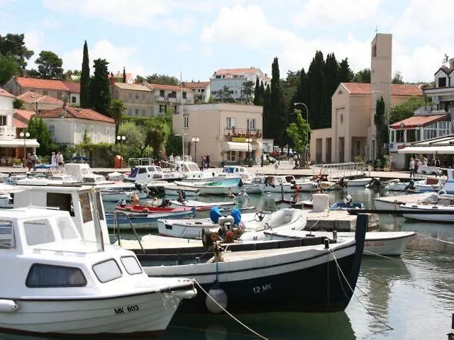 Gemuetliches Studio Apartment Fuer 2 Personen In Malinska Croatia